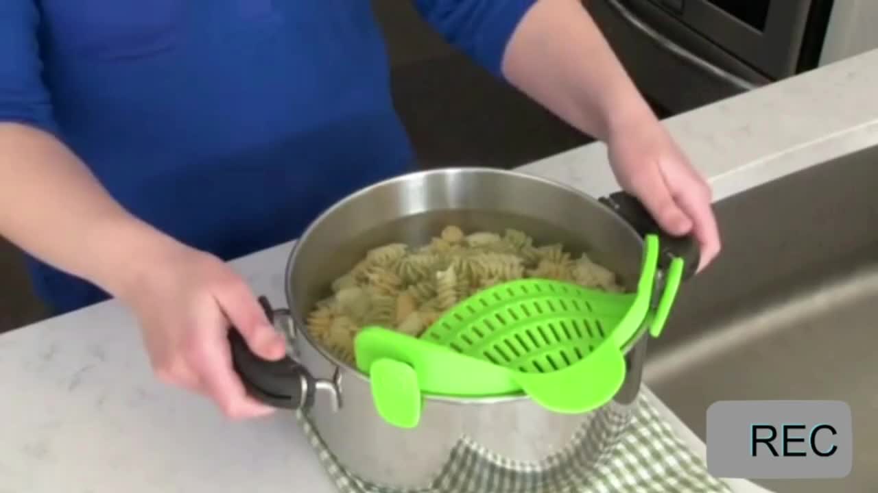 Effortless Cooking with this Adjustable Silicone Pot Strainer and Pasta Strainer - The Perfect Kitchen Gadget!