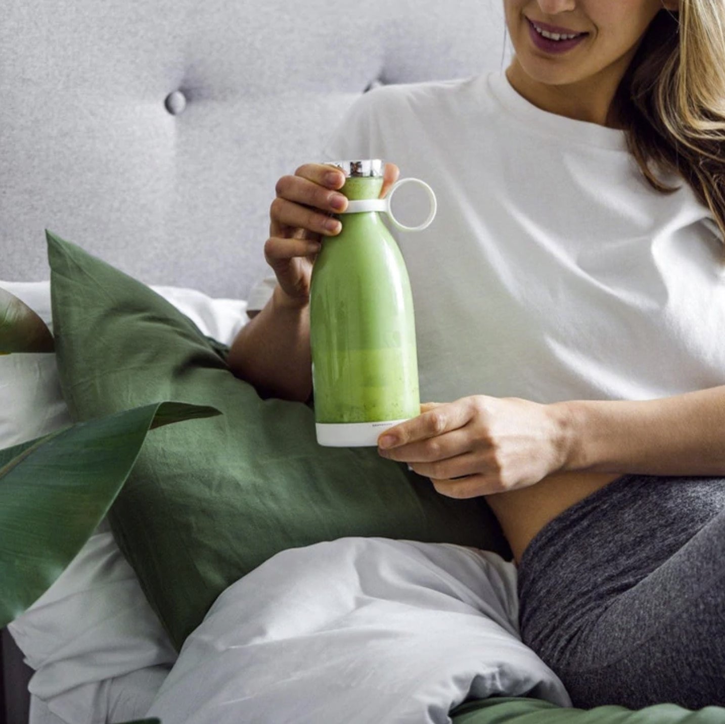 350ml Wireless Portable Electric Mini Fruit Blender - Perfect for On-the-Go Juicer!