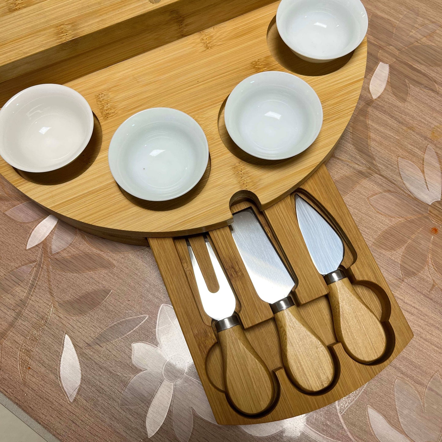1 Set Elegant Bamboo Cheese Board with Slide-Out Drawer, Foldable Storage, and Serving Essentials - Ideal for Entertaining and Celebrations
